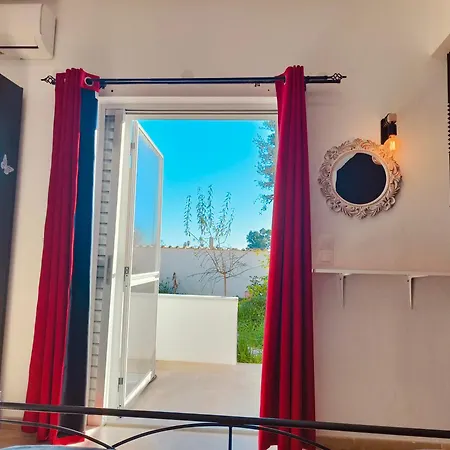 Relaxrooms, With 1 Queen Size Bed Panzió