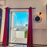 Relaxrooms, With 1 Queen Size Bed Bed & Breakfast