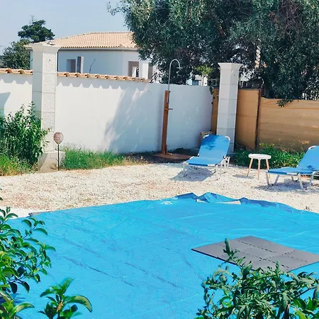 Relaxrooms, With 1 Queen Size Bed 3*